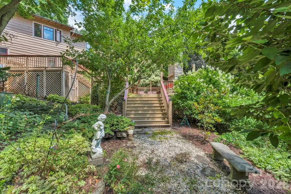 241 Wonderland Trail Blowing Rock, NC 28605