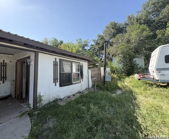 1320 Avenue B Hondo, TX 78861