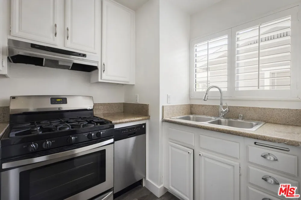 412 W Dryden Street #2 Glendale, CA 91202