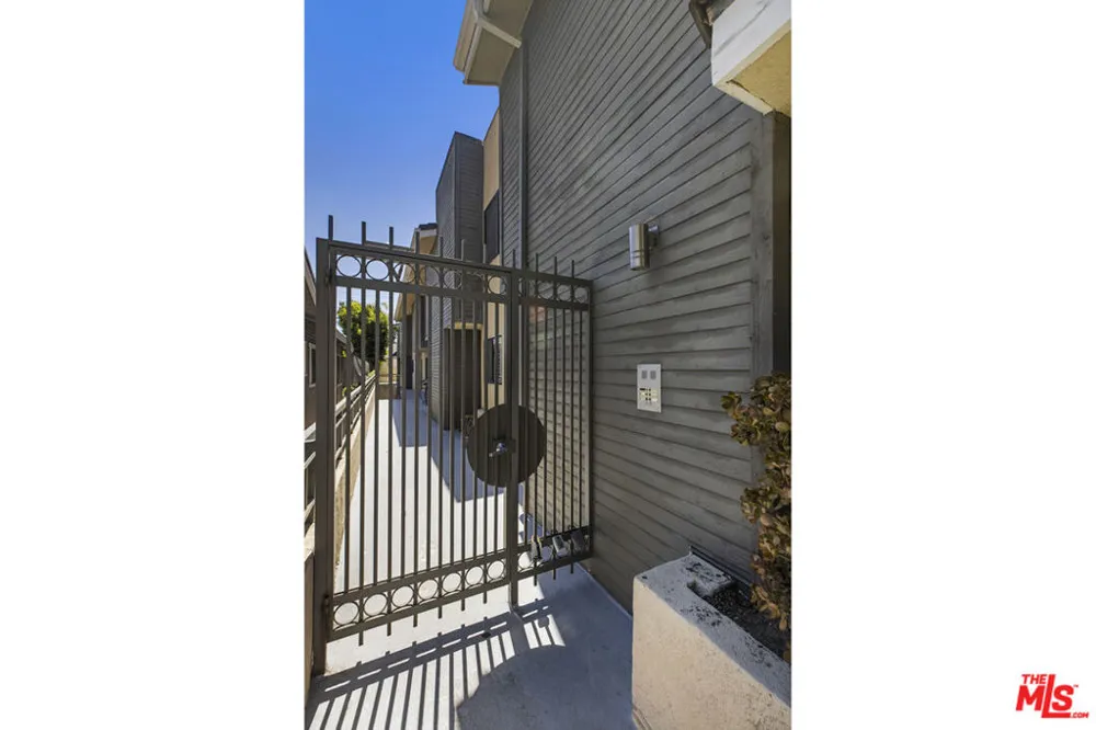 412 W Dryden Street #2 Glendale, CA 91202