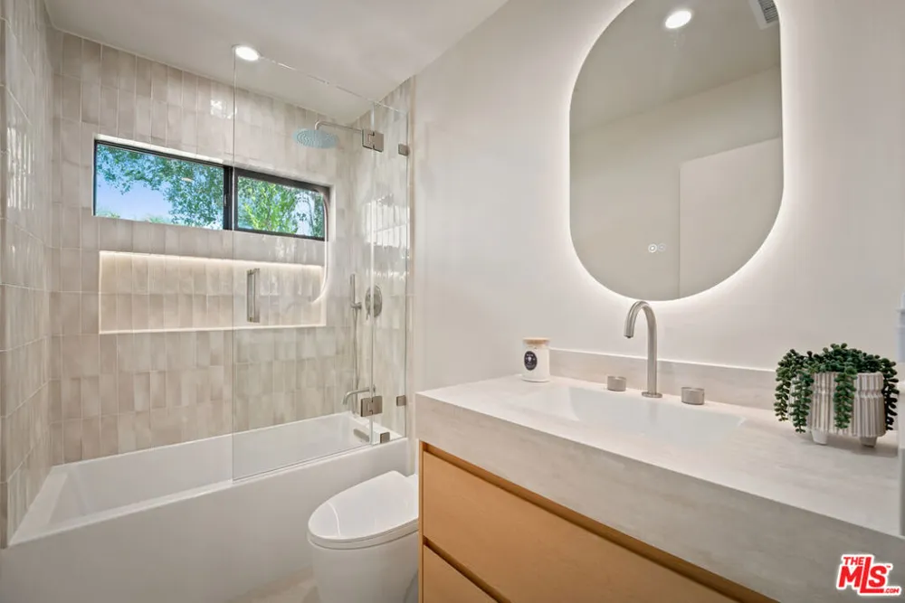 20466 Miranda Street Woodland Hills, CA 91367