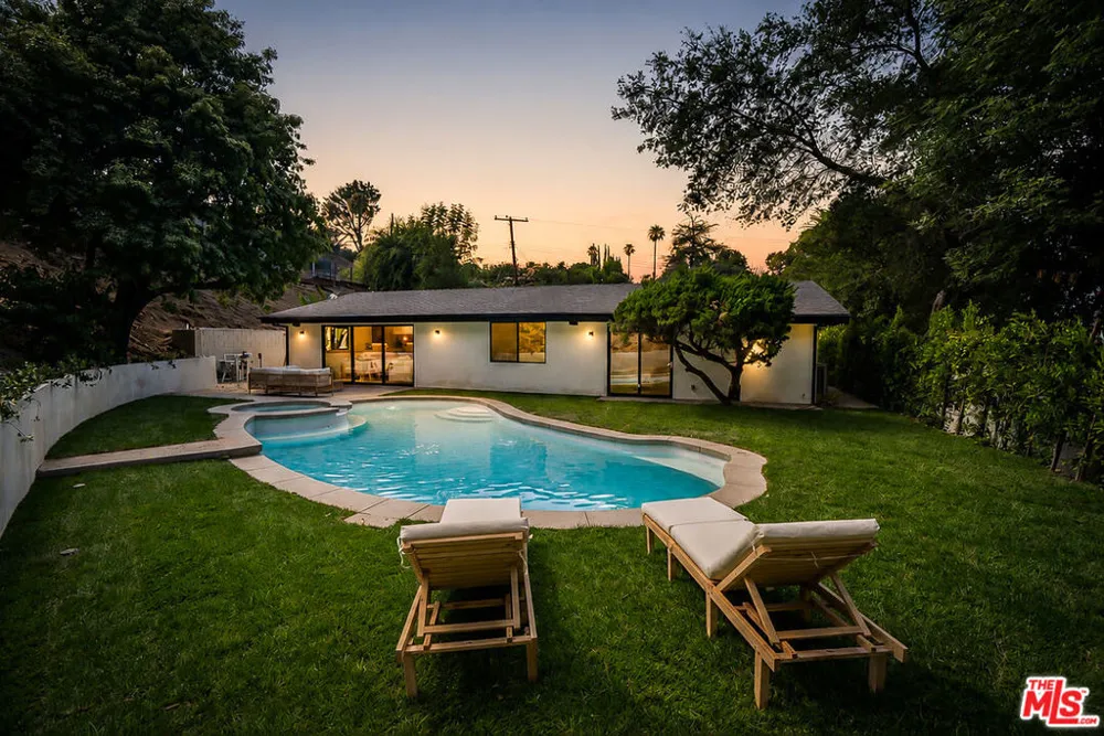 20466 Miranda Street Woodland Hills, CA 91367