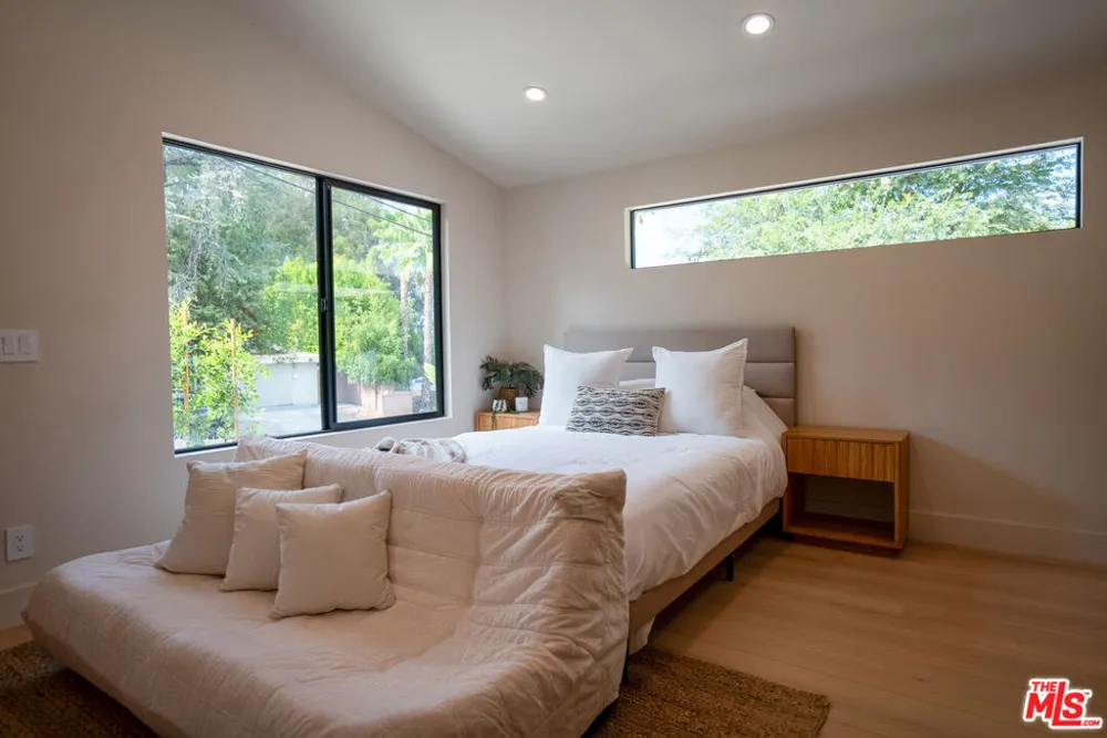 20466 Miranda Street Woodland Hills, CA 91367
