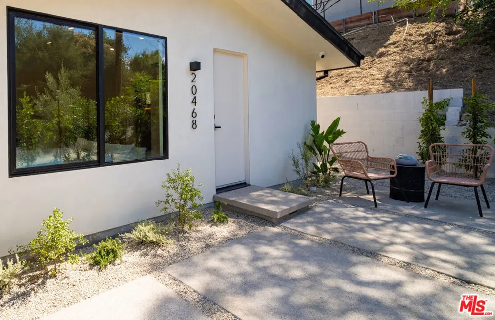 20466 Miranda Street Woodland Hills, CA 91367