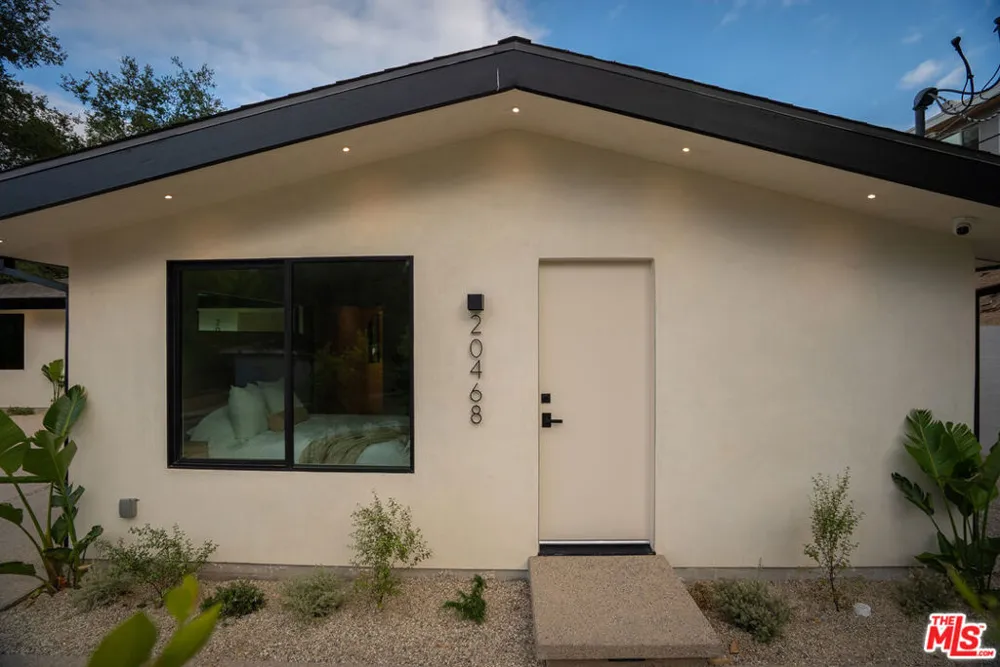 20466 Miranda Street Woodland Hills, CA 91367