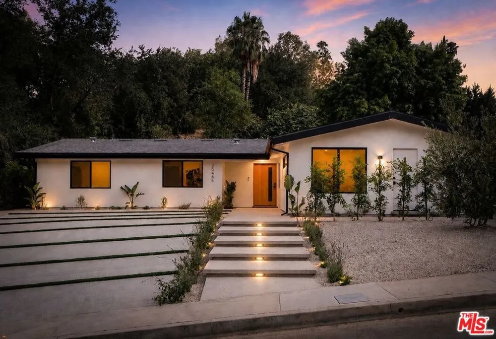 20466 Miranda Street Woodland Hills, CA 91367