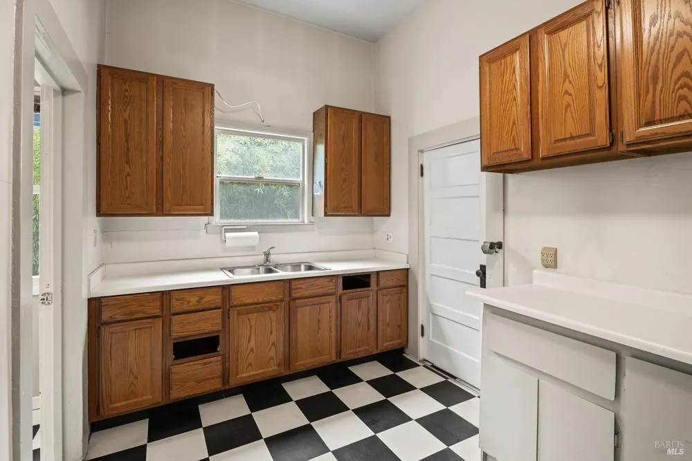 704 State Street Ukiah, CA 95482