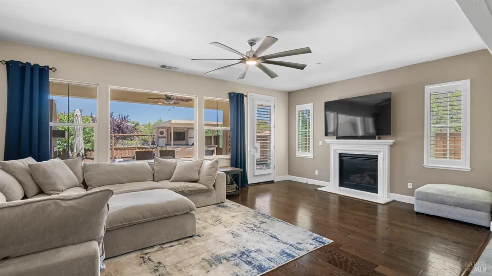 786 Elderberry Loop Vacaville, CA 95688