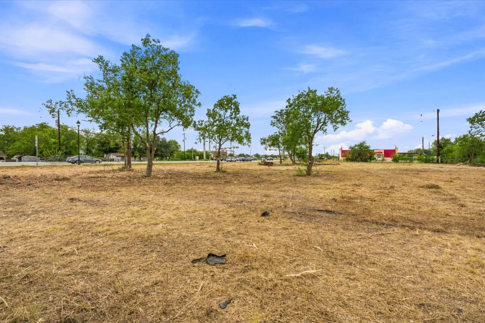 101 Sunflower Circle Kyle, TX 78640