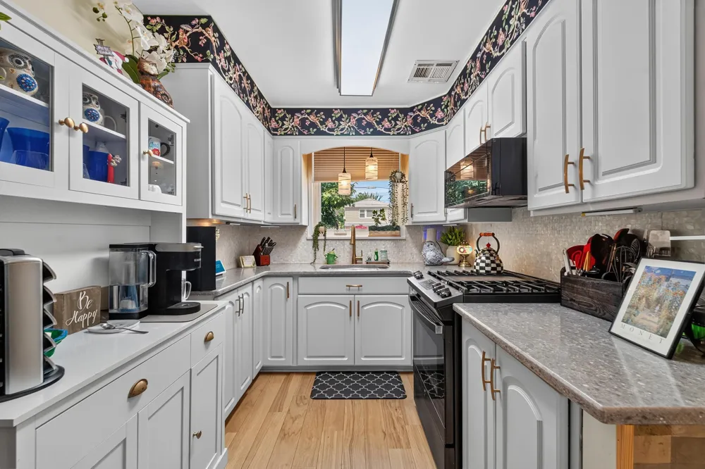 29 PARKSIDE LANE Bayonne, NJ 07002