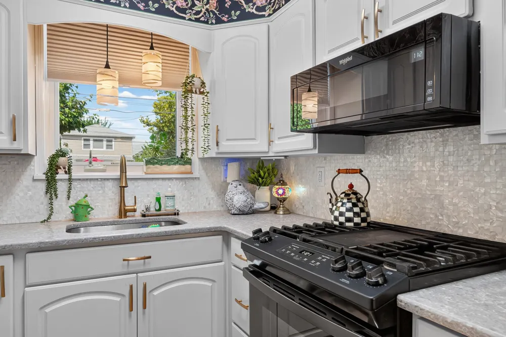 29 PARKSIDE LANE Bayonne, NJ 07002