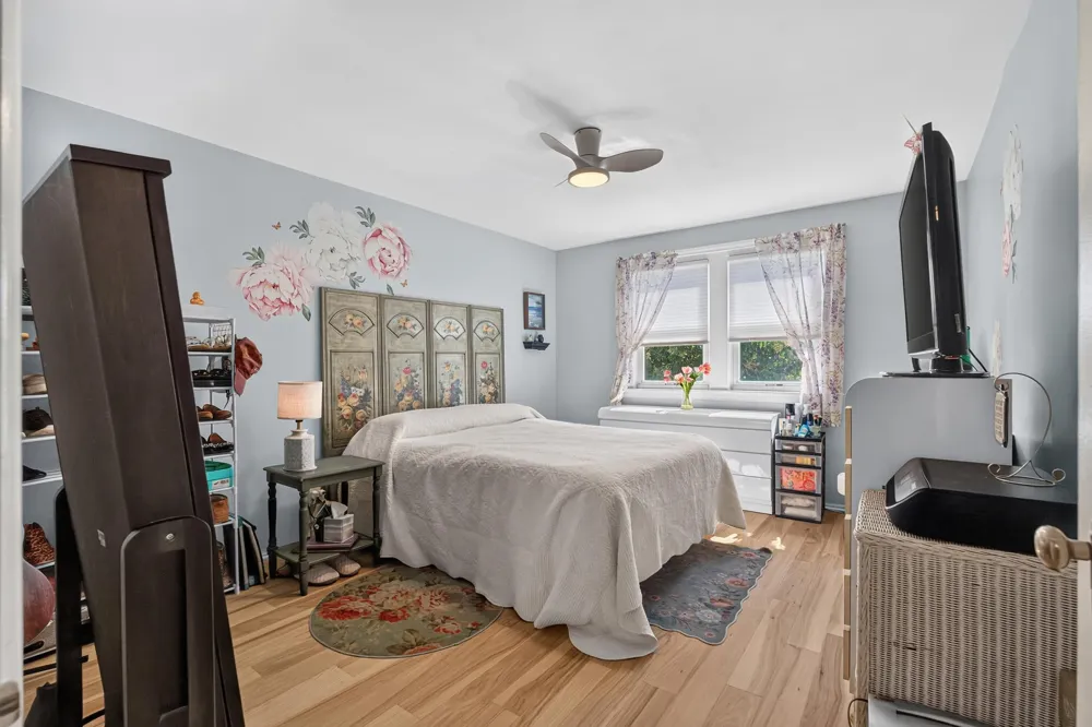 29 PARKSIDE LANE Bayonne, NJ 07002