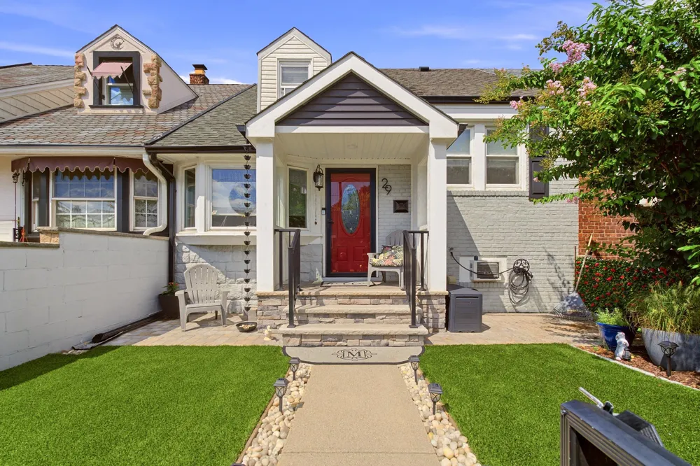 29 PARKSIDE LANE Bayonne, NJ 07002