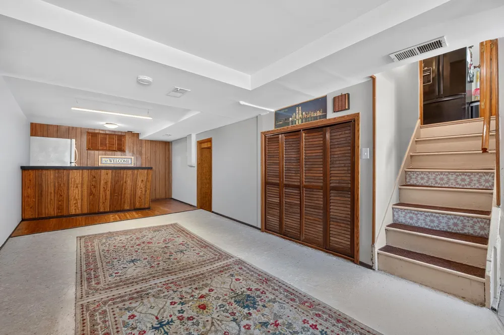 29 PARKSIDE LANE Bayonne, NJ 07002