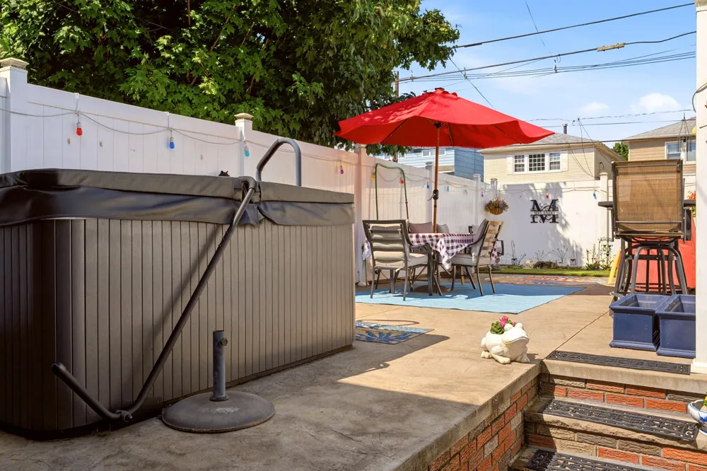 29 PARKSIDE LANE Bayonne, NJ 07002