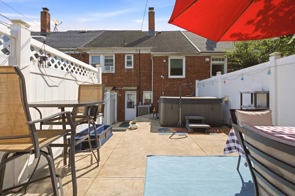 29 PARKSIDE LANE Bayonne, NJ 07002