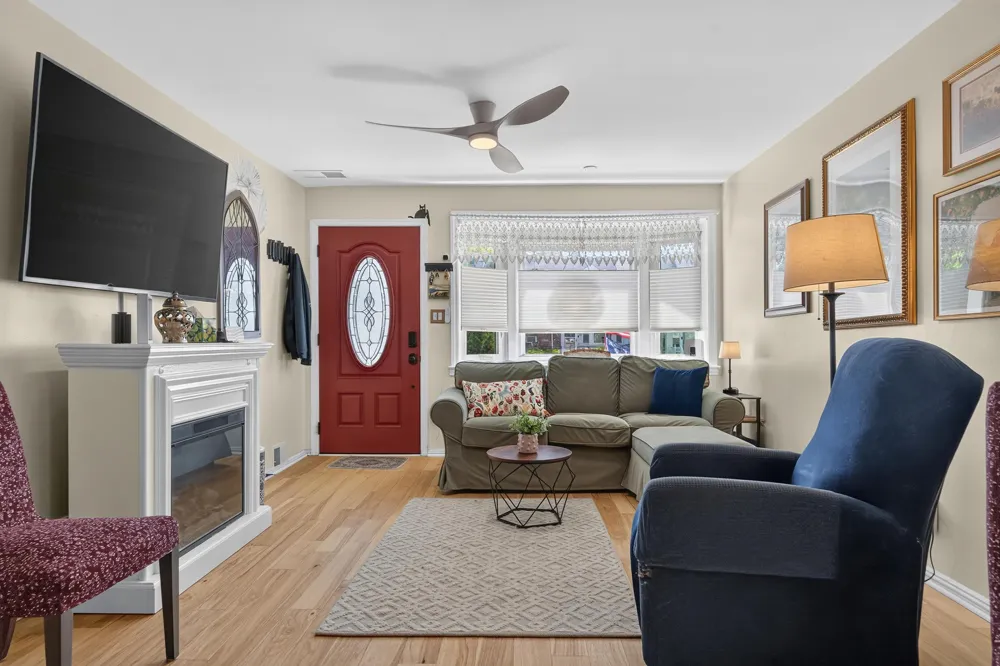 29 PARKSIDE LANE Bayonne, NJ 07002