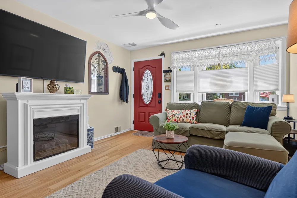 29 PARKSIDE LANE Bayonne, NJ 07002