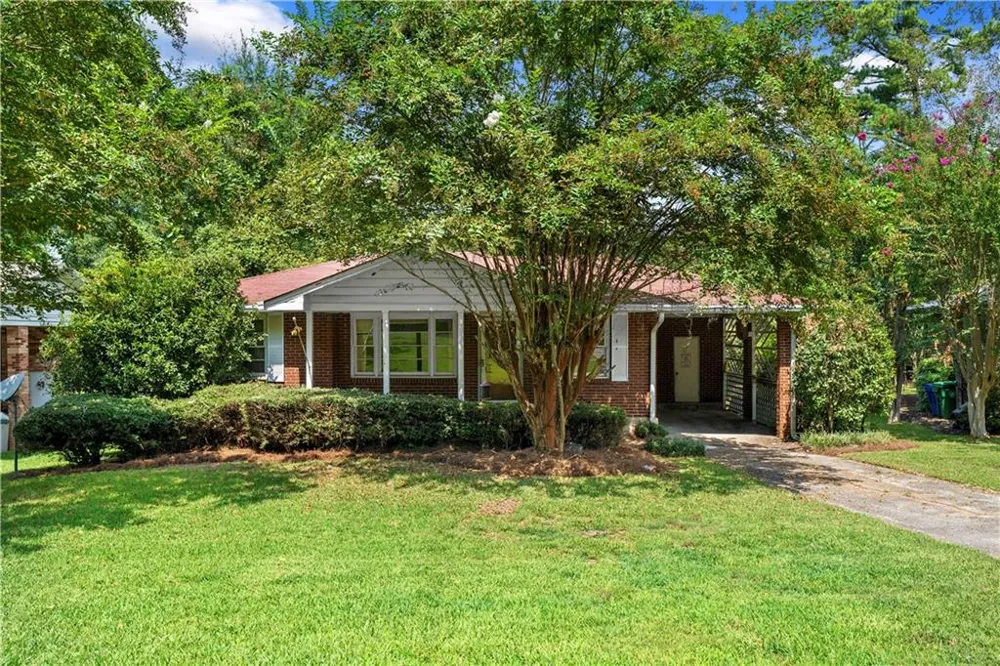 2592 Woodridge Drive Decatur, GA 30033