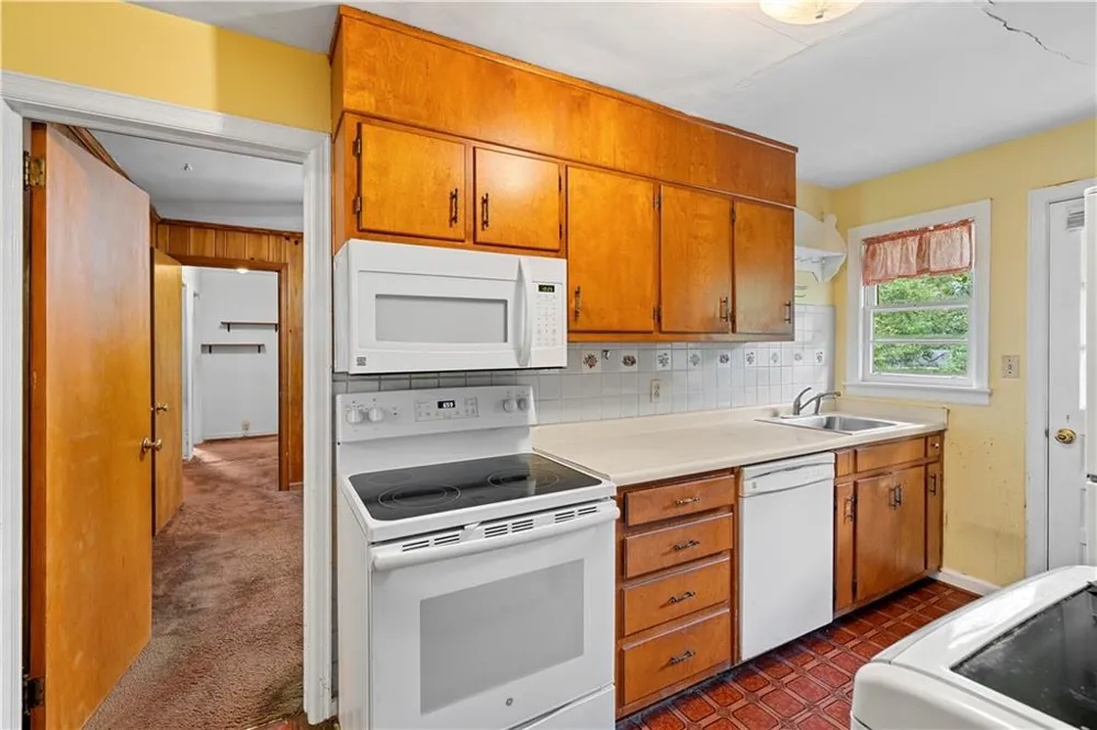 2592 Woodridge Drive Decatur, GA 30033