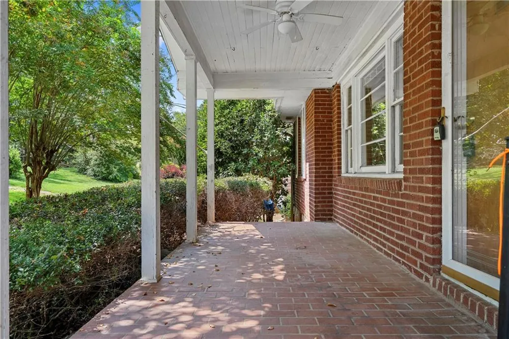 2592 Woodridge Drive Decatur, GA 30033
