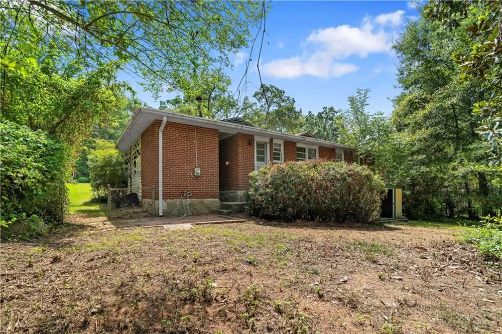 2592 Woodridge Drive Decatur, GA 30033