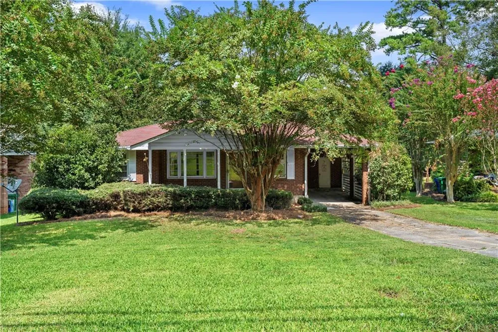 2592 Woodridge Drive Decatur, GA 30033