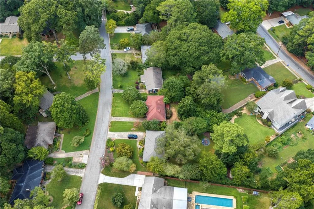 2592 Woodridge Drive Decatur, GA 30033