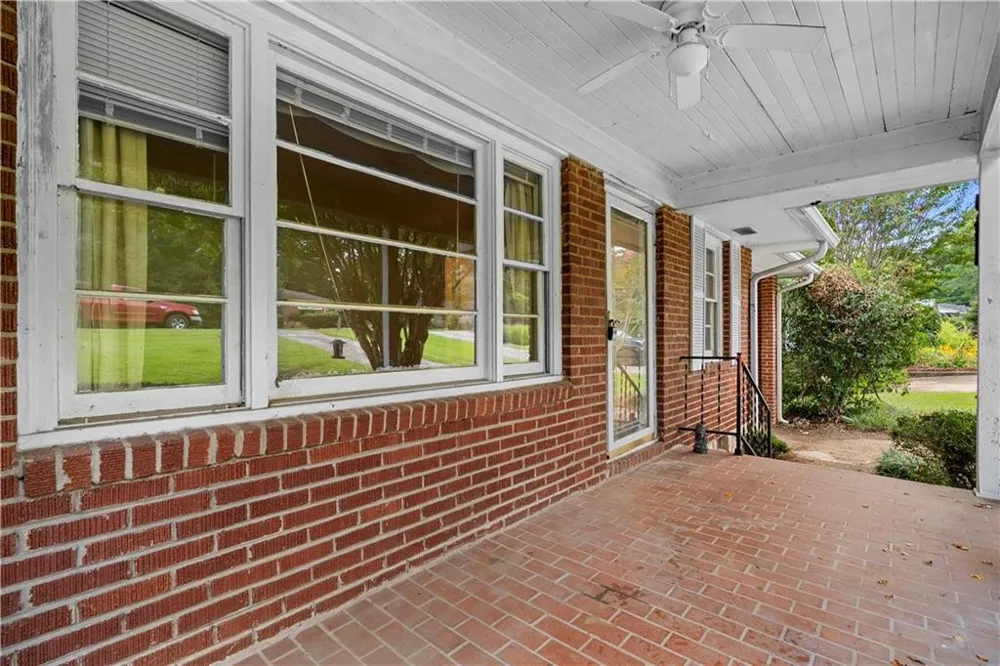 2592 Woodridge Drive Decatur, GA 30033