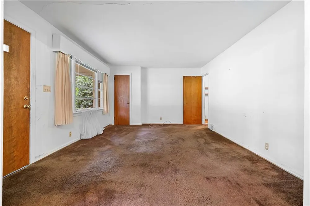 2592 Woodridge Drive Decatur, GA 30033
