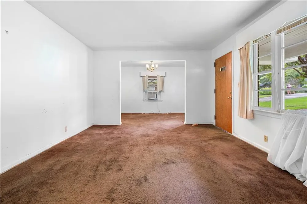 2592 Woodridge Drive Decatur, GA 30033