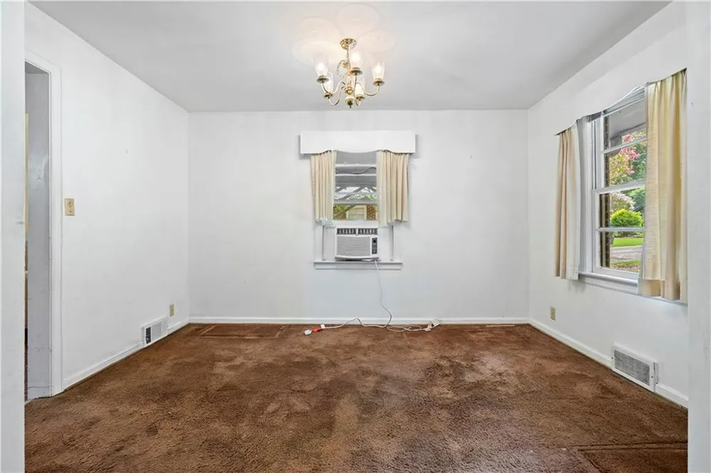 2592 Woodridge Drive Decatur, GA 30033