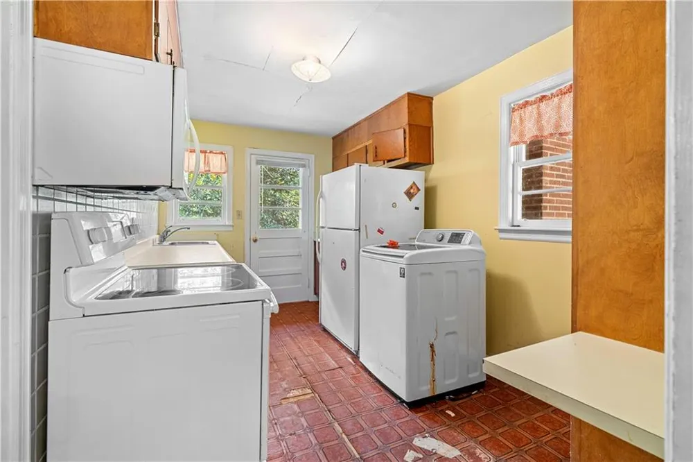 2592 Woodridge Drive Decatur, GA 30033