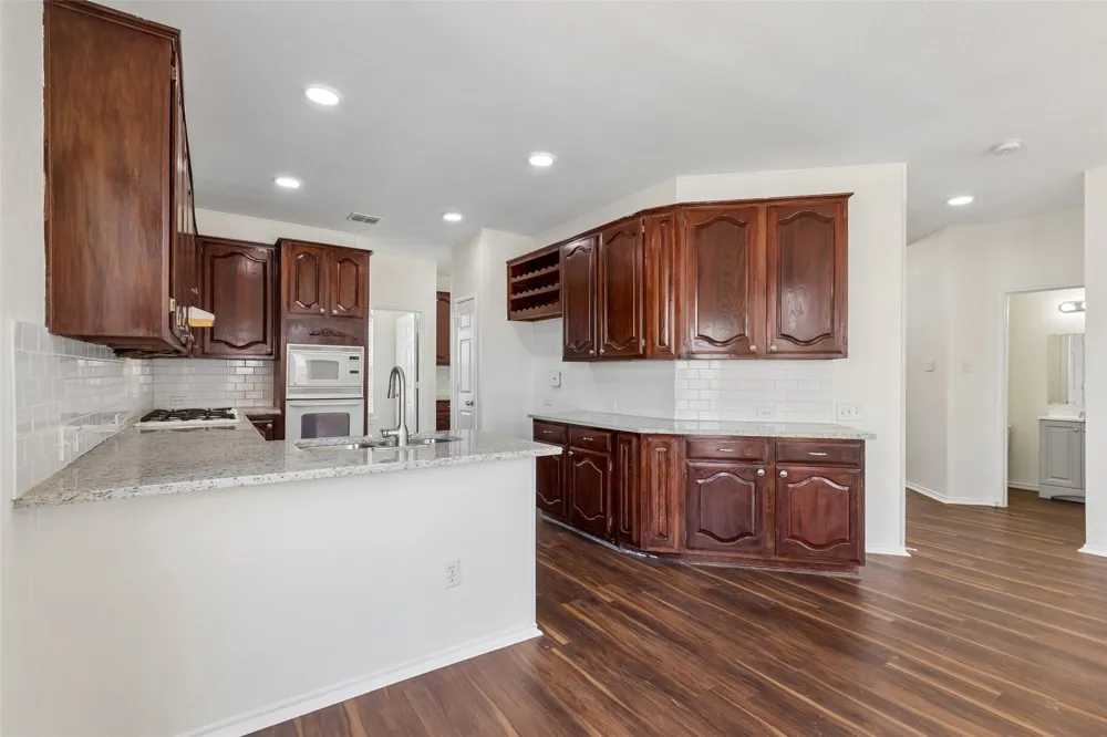 1604 Bennington Drive Carrollton, TX 75007