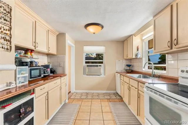 11940 W Independence Avenue Golden, CO 80401