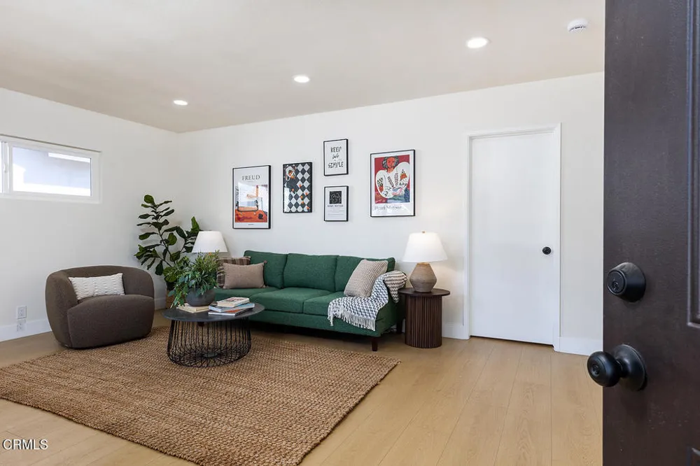 2211 Casitas Avenue Altadena, CA 91001