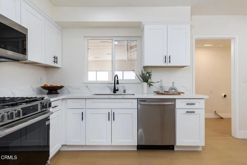2211 Casitas Avenue Altadena, CA 91001