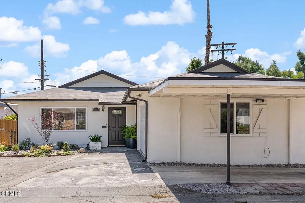 2211 Casitas Avenue Altadena, CA 91001