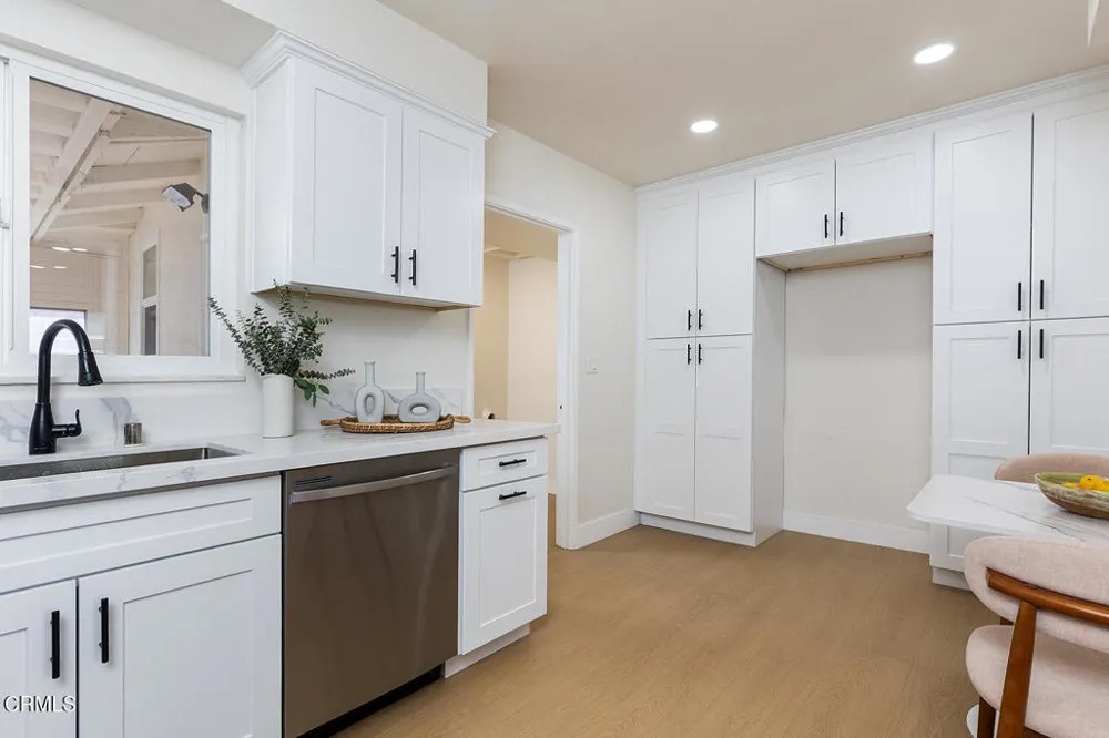2211 Casitas Avenue Altadena, CA 91001