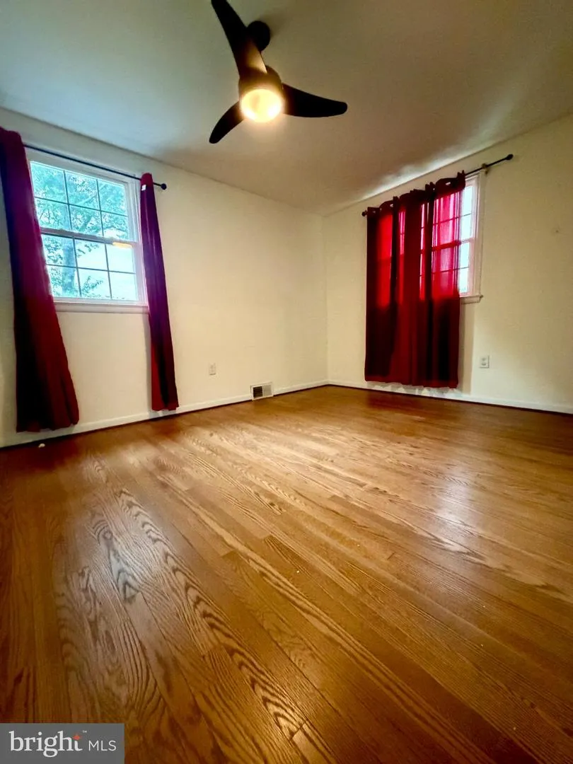 300 WINDING WAY Glenside, PA 19038