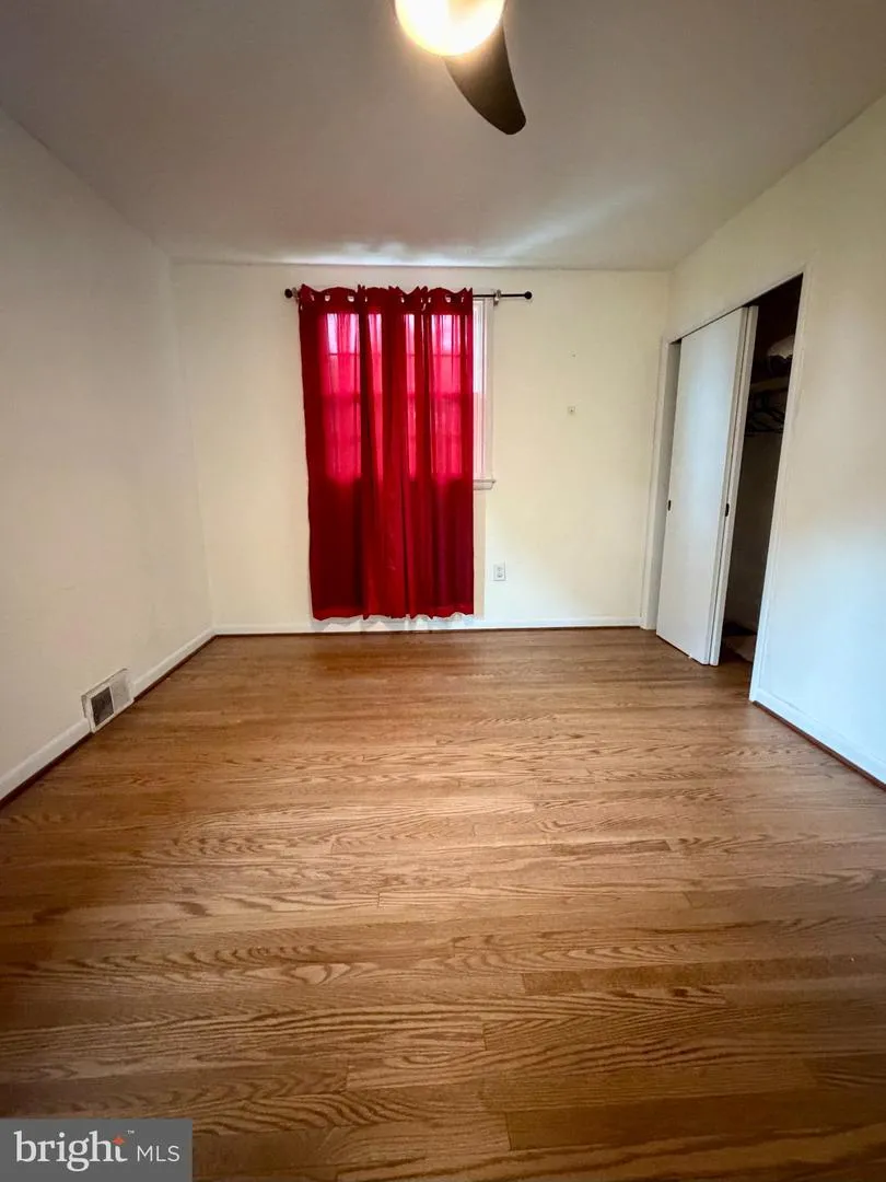 300 WINDING WAY Glenside, PA 19038