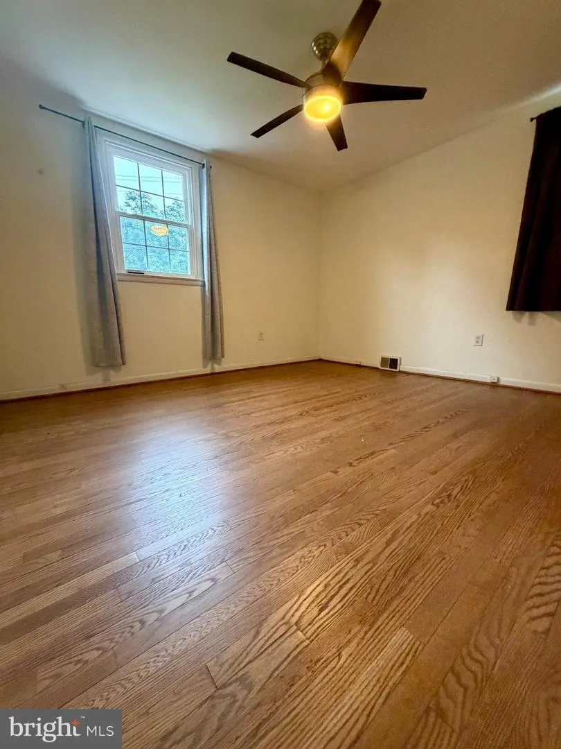 300 WINDING WAY Glenside, PA 19038