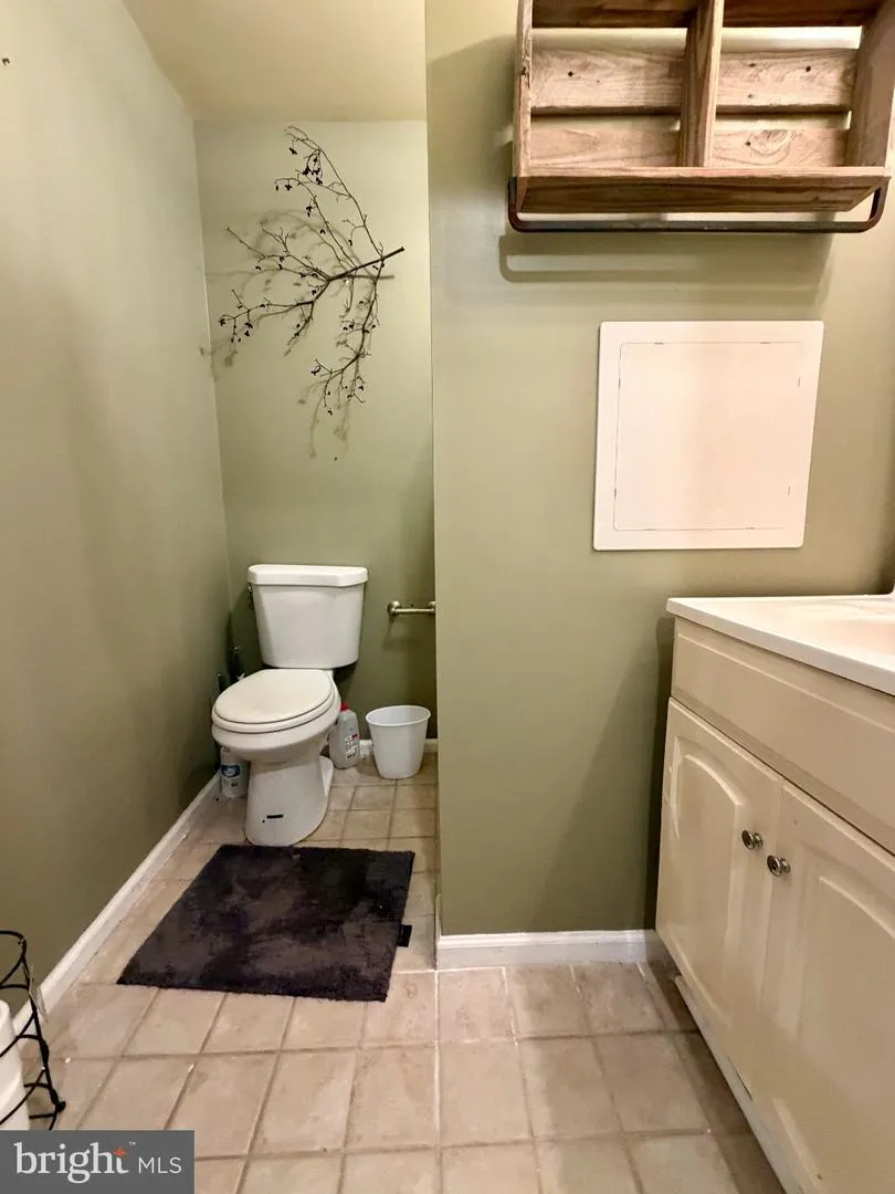 300 WINDING WAY Glenside, PA 19038