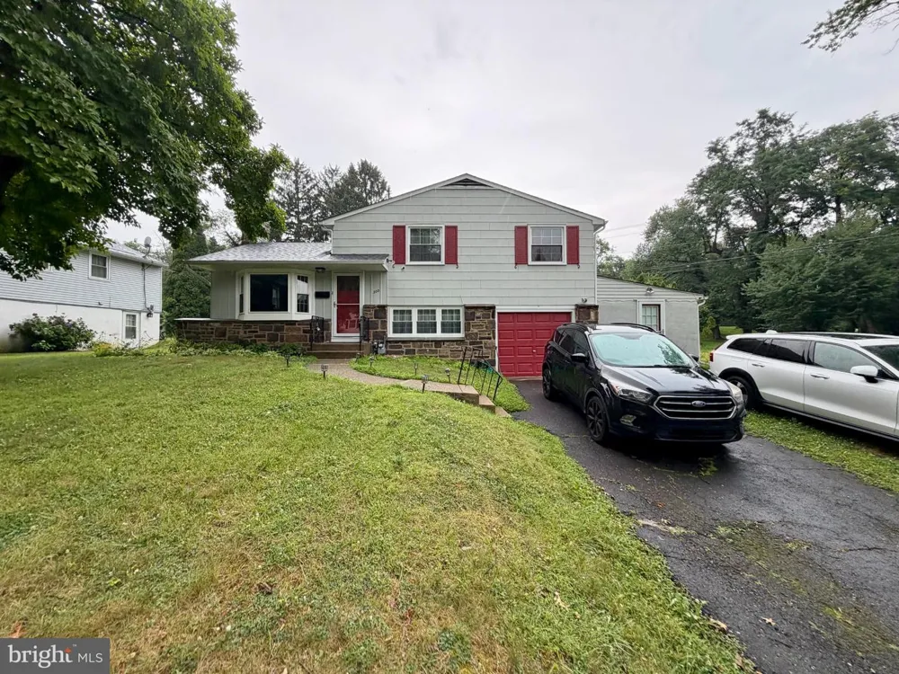 300 WINDING WAY Glenside, PA 19038