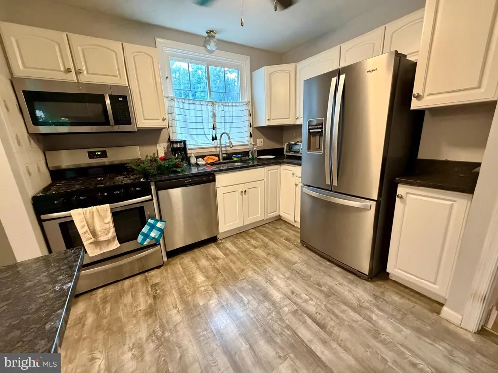300 WINDING WAY Glenside, PA 19038