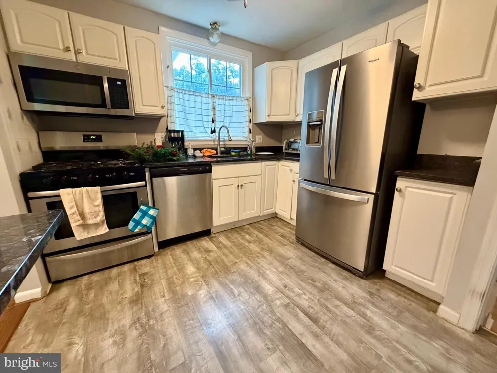 300 WINDING WAY Glenside, PA 19038
