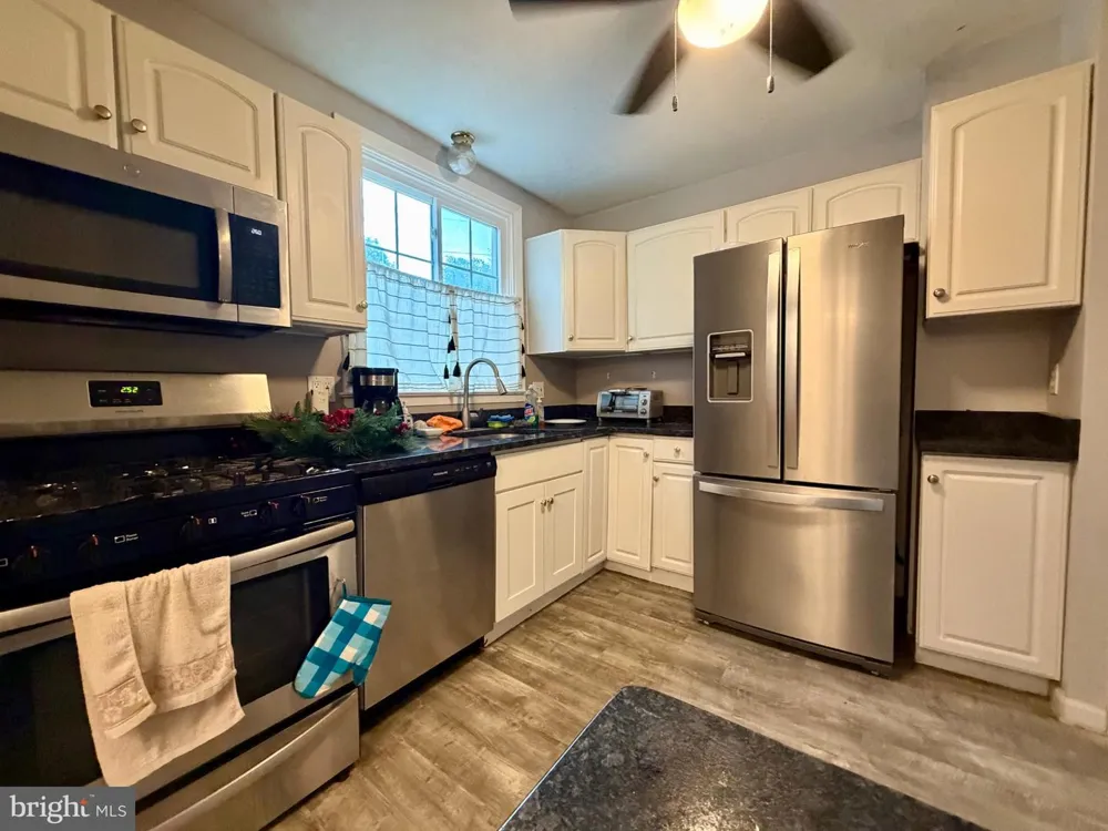 300 WINDING WAY Glenside, PA 19038