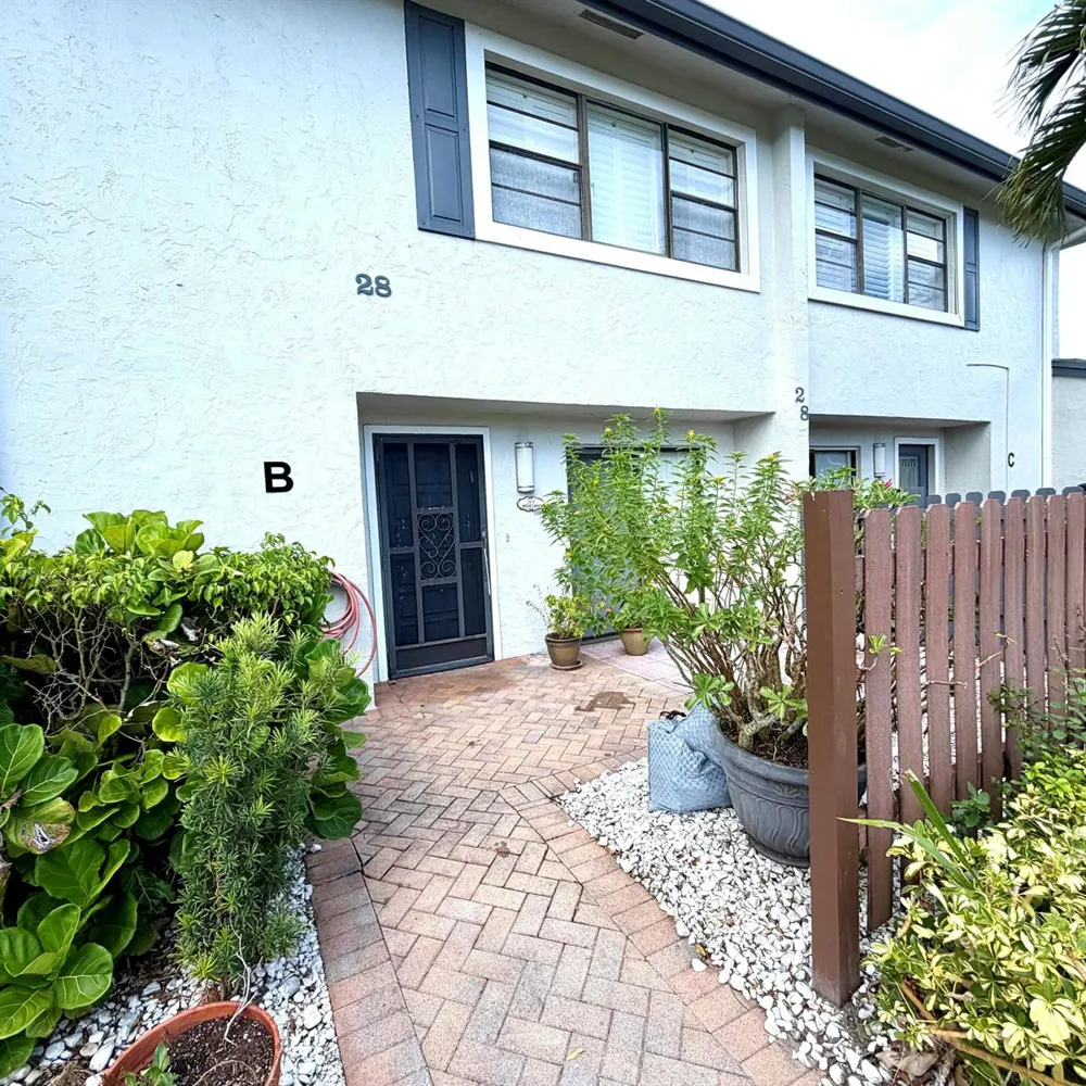 28 SOUTHPORT LANE #B Boynton Beach, FL 33436