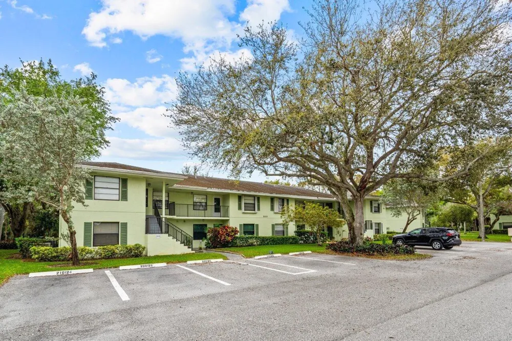 2001 Sabal Ridge Court #A Palm Beach Gardens, FL 33418