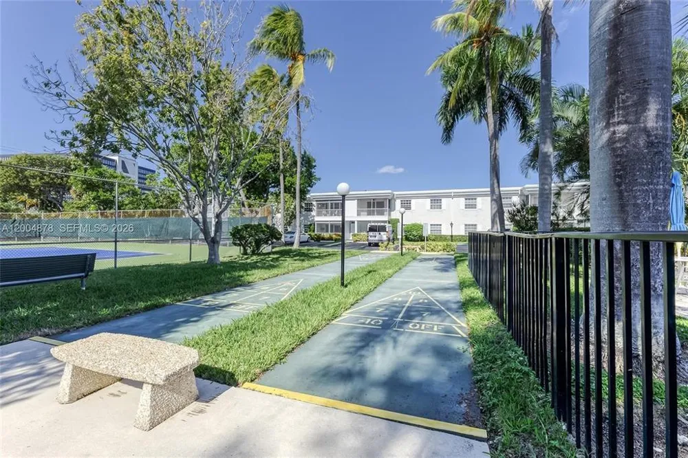 6207 BAY CLUB DRIVE #1 Fort Lauderdale, FL 33308